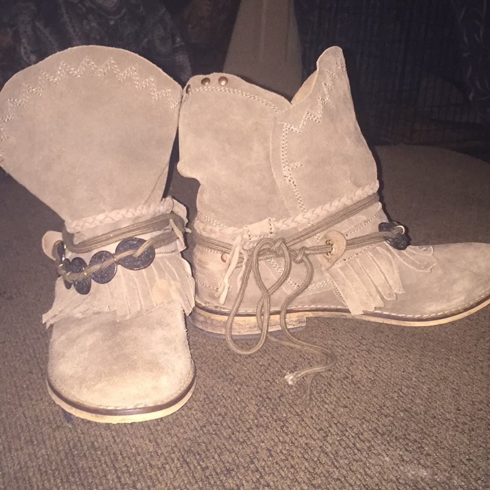 Designer boots - Picture 3 of 5